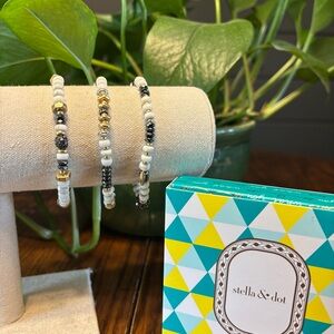Stella & Dot Nomad Bracelet- Gold and White Beaded Bracelet Set